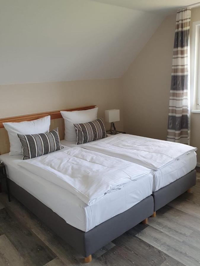 Ferienapartment Wiese & Meer Auf Ruegen Neddesitz Esterno foto