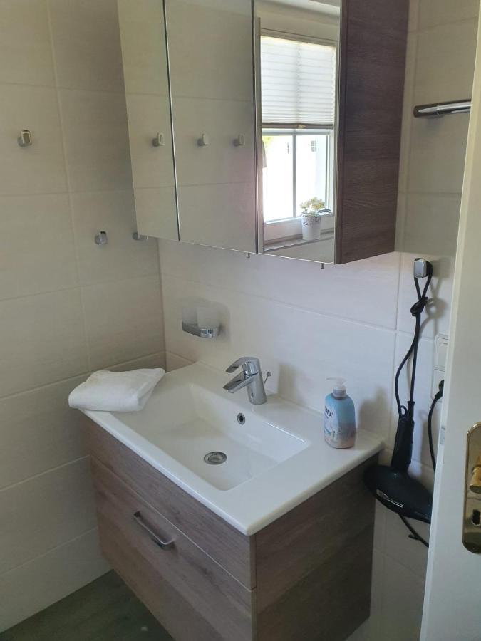 Ferienapartment Wiese & Meer Auf Ruegen Neddesitz Esterno foto