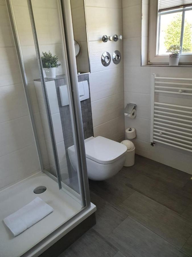 Ferienapartment Wiese & Meer Auf Ruegen Neddesitz Esterno foto