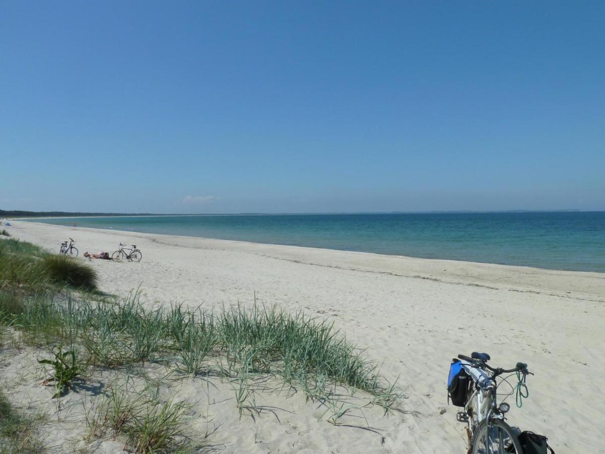 Ferienapartment Wiese & Meer Auf Ruegen Neddesitz Esterno foto